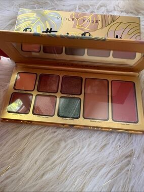 Violet Voss Women Makeup Palette - Peach, Rose, Green Shades